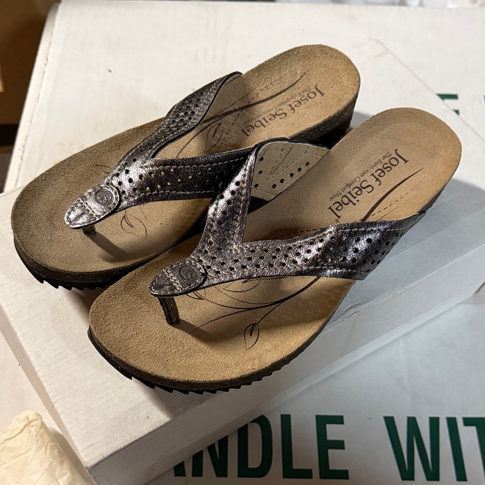 Josef Seibel Women's Metallic Wedge Sandals